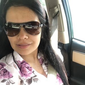 Meet your Posher, Iona